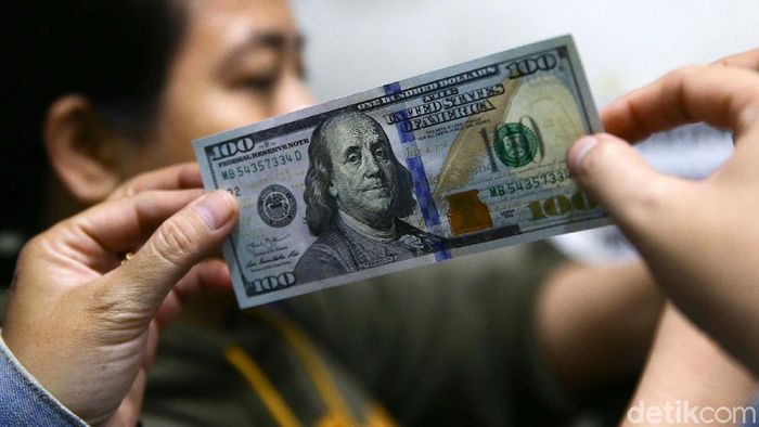 Corona Tak Terbendung, Rupiah Terpukul ke Rp 14.445/US$
