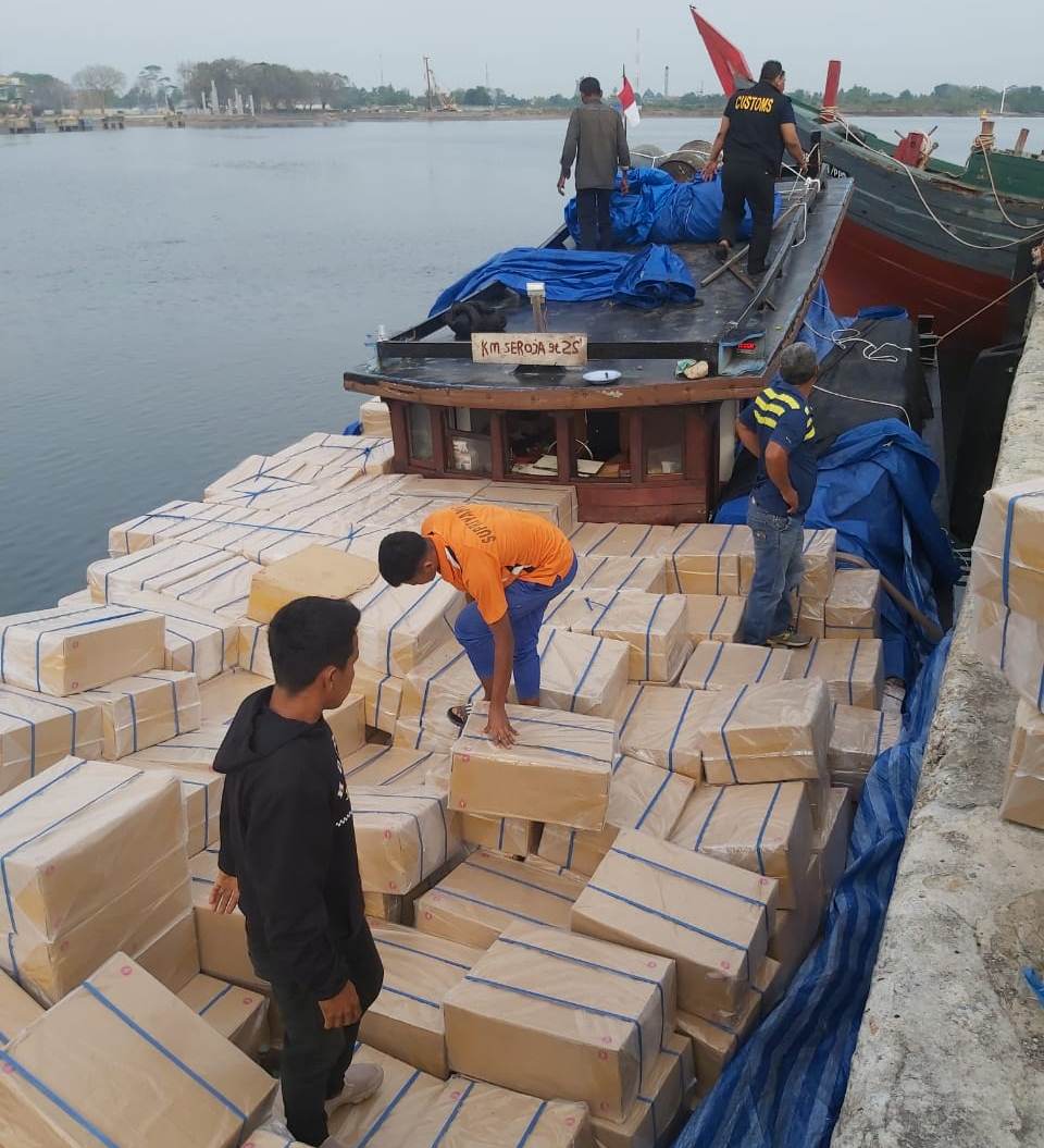 Puluhan Juta Batang Rokok Ilegal Asal Thailand Senilai Rp 10,3 Miliar Diamankan