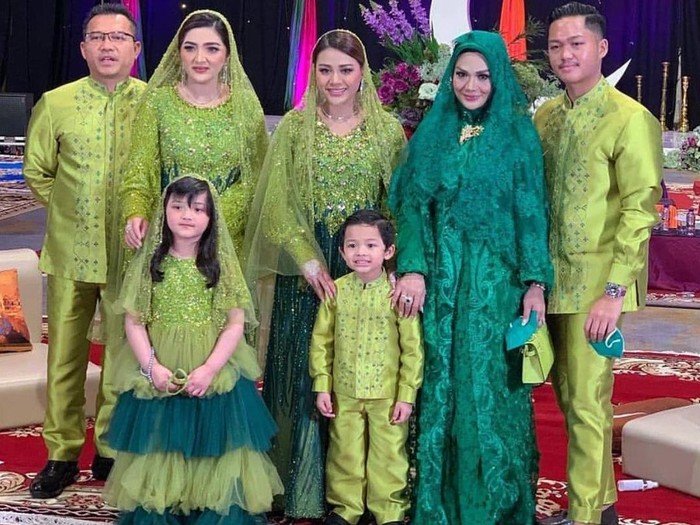 Krisdayanti Buka Alasan Datang Sendiri ke Pengajian Aurel