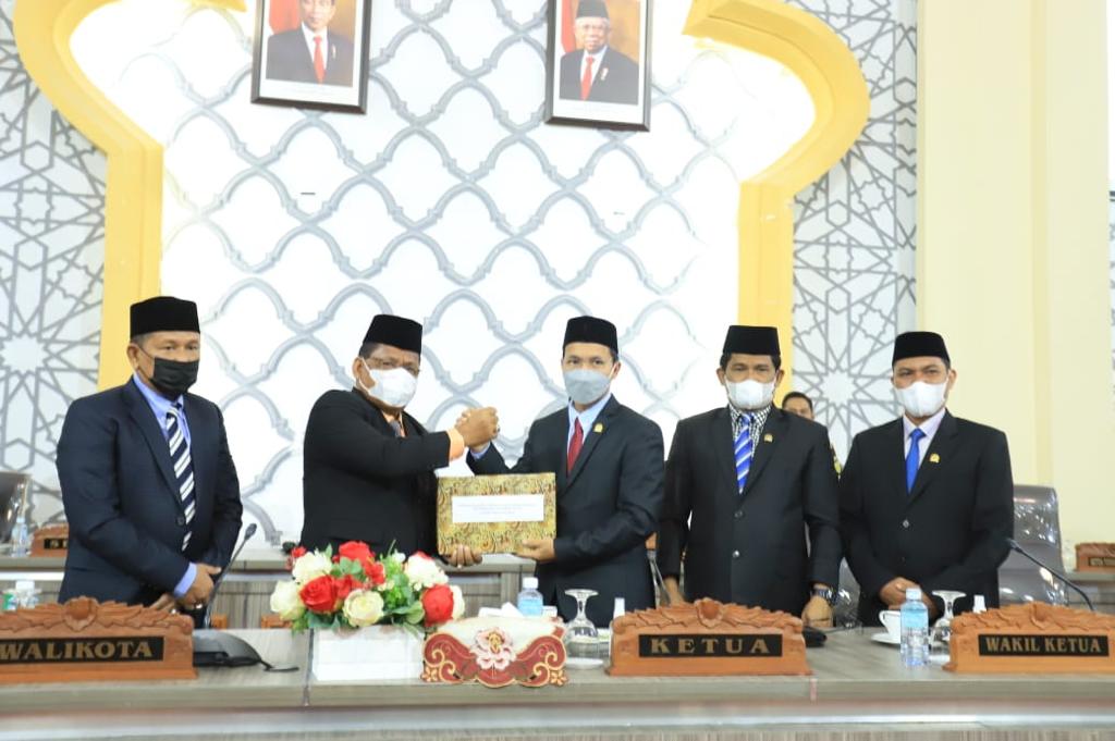 Wali Kota Serahkan Raqan Pertanggungjawaban APBK 2020 ke Dewan