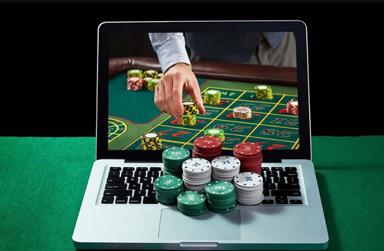 Main Judi Online, Tiga Pemuda Ditangkap di Aceh Selatan