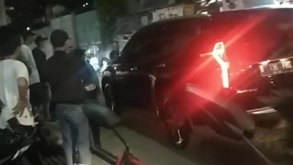 Ngeri! Mobil SUV Lindas Pria di Bandung
