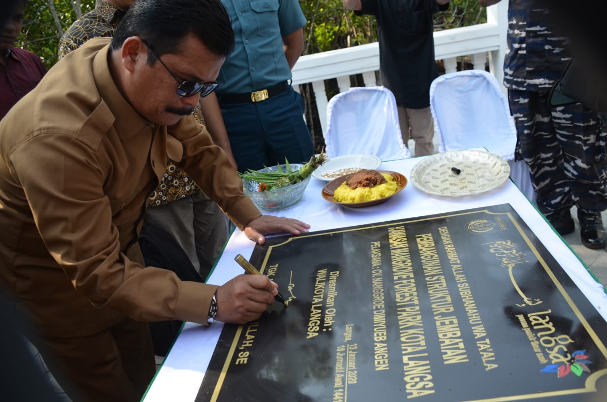Walikota Resmikan Jembatan Hutan Manggrove